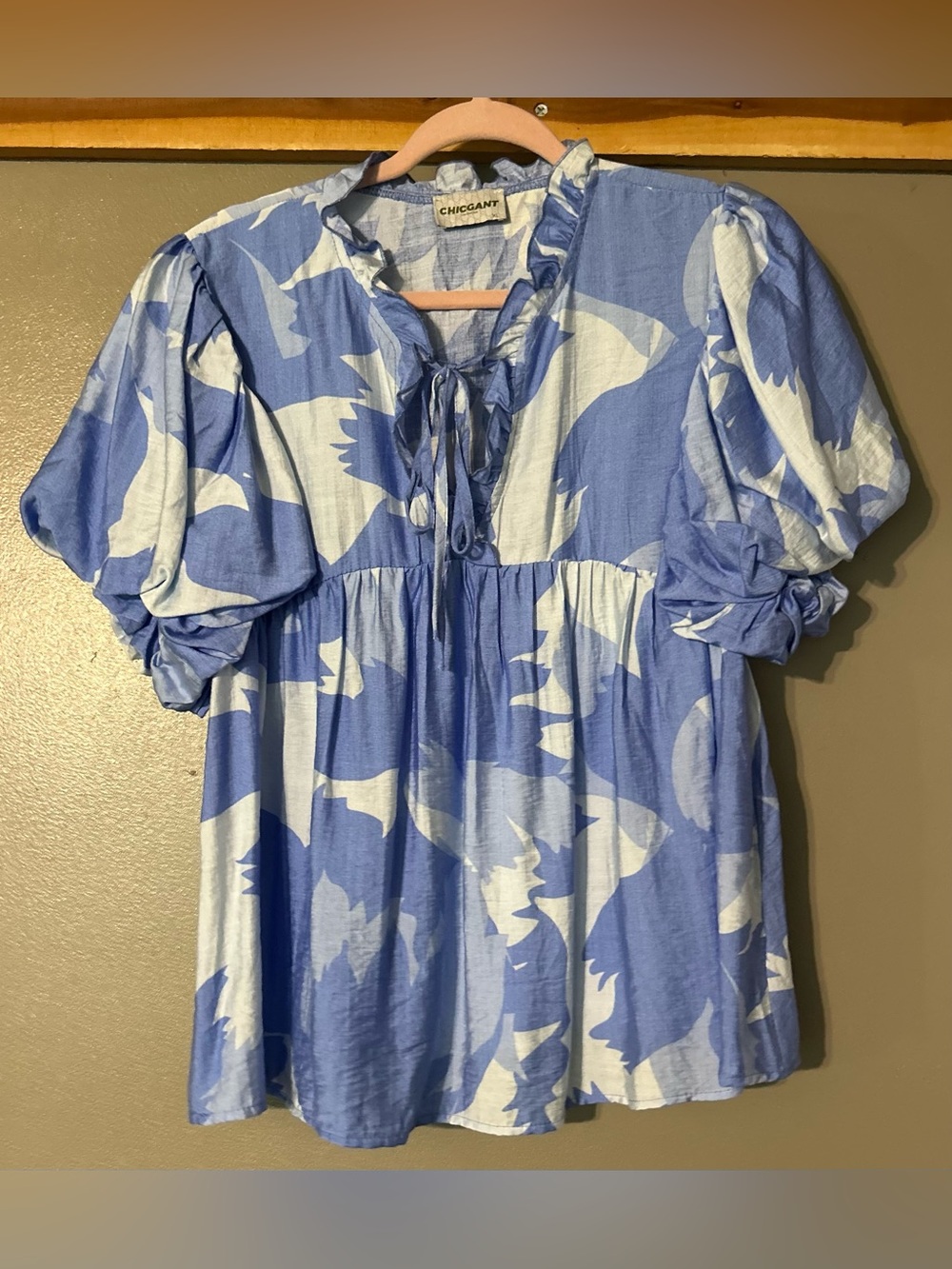 ChicGant Blue & White Floral Tie-Neck Blouse Women’s Size XL